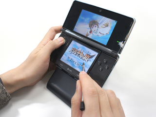 Illustration for article titled Kid Icarus: Uprising Will Be Bundled with a Stupid Stand!